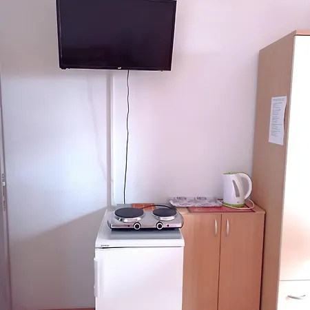 15 * Makarská